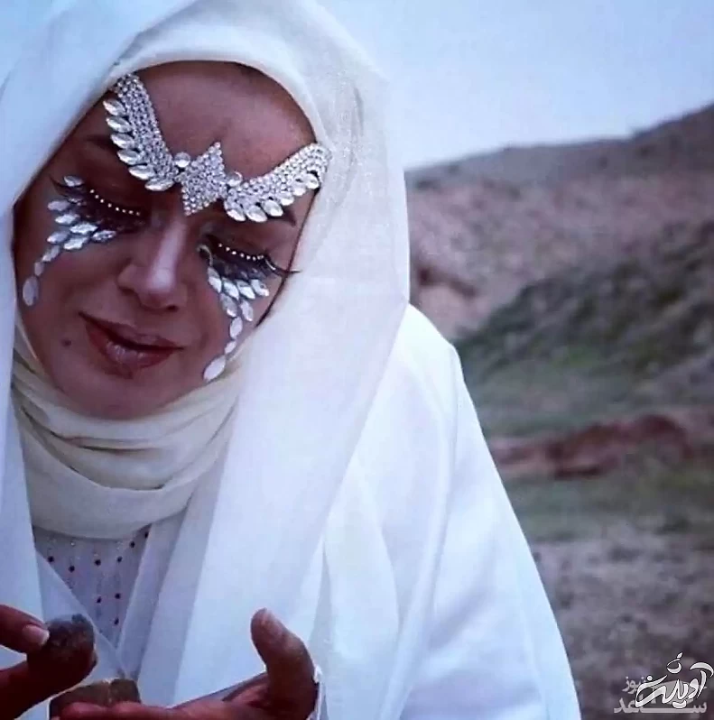 آرایش غلیظ و لباس جالب الهام چرخنده صدای همه را درآورد